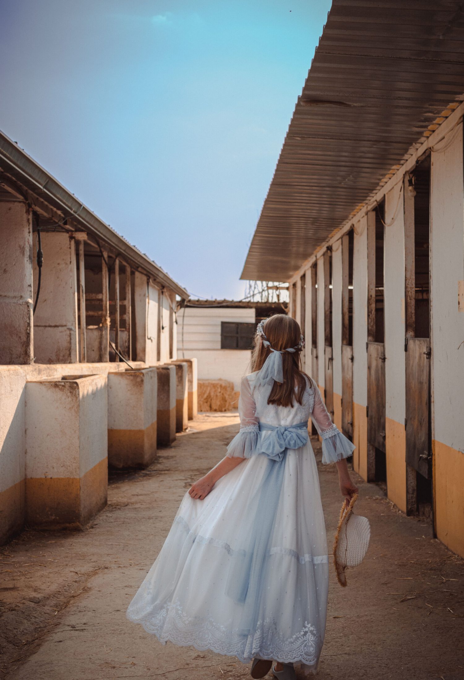 vestido azul y sombrerobajaRESO4