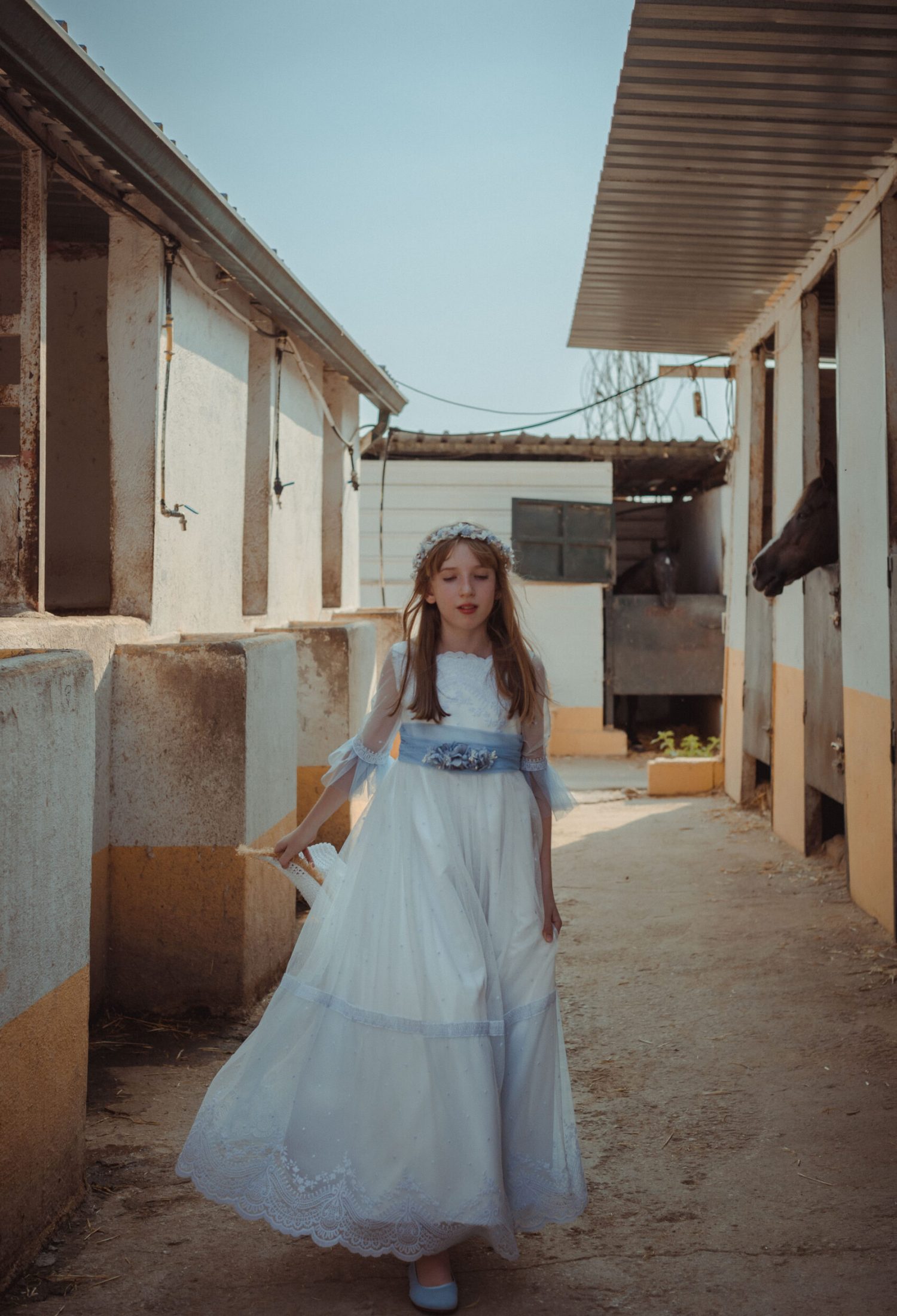 vestido azul y sombrerobajaRESO5